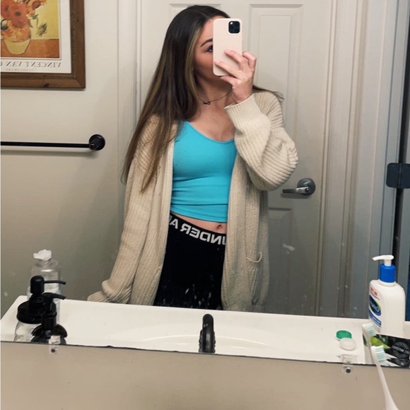 Meet your Posher, Ember - Picture 3 of 6